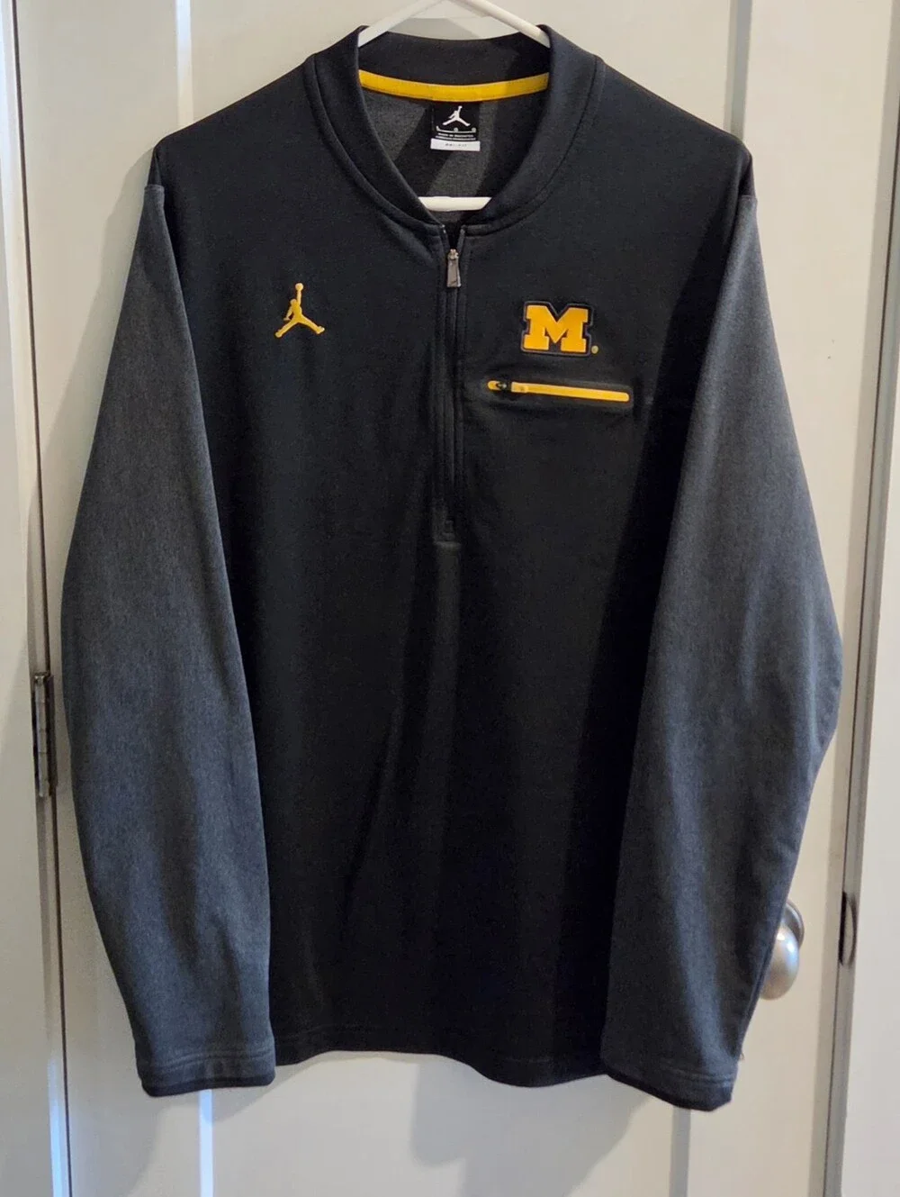 Jordan Brand University of Michigan Dri-Fit 1/4-Zip Size Large - Navy & Gold